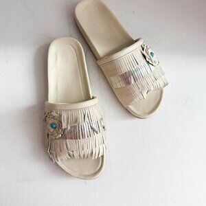 Manitobah Women's Wasaga Fringed Slides Light Beige  Leather 8